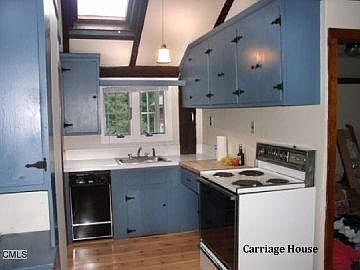 kitchen, eik with table and chairs