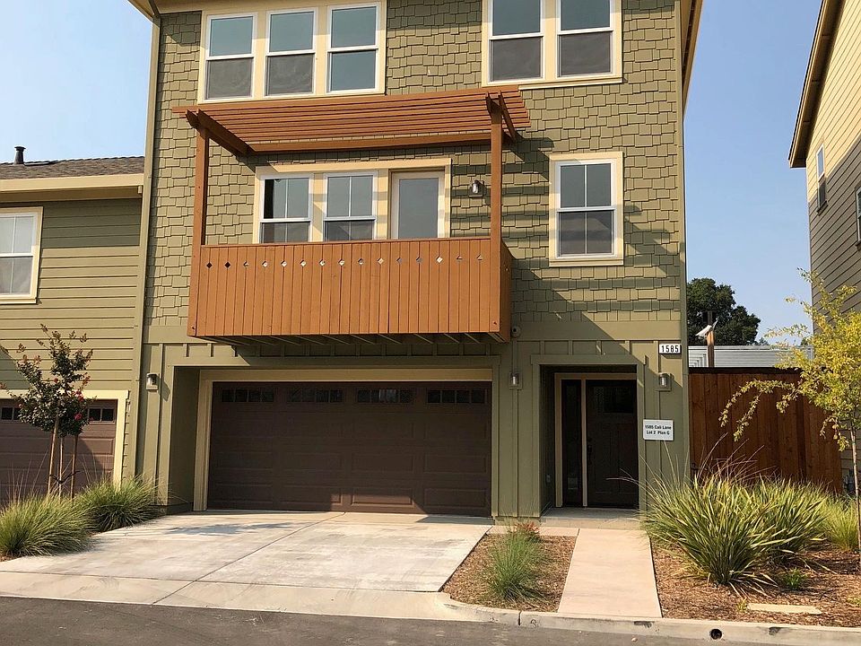 Front entrance, 2 car garage, balcony.