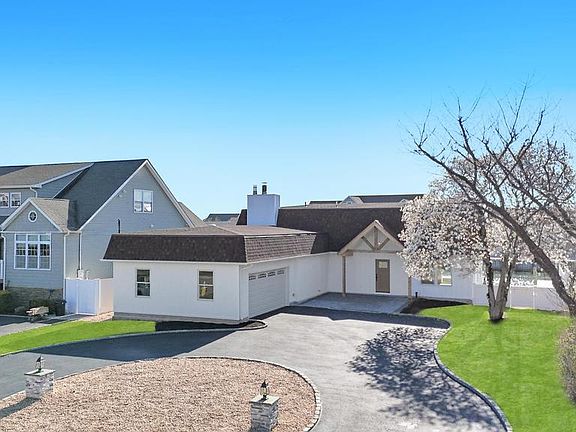 2nd image of 66 Lighthouse Road