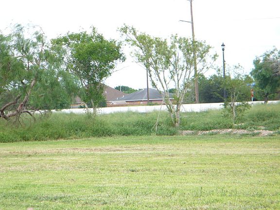 3rd image of 5108 Madeire Beach Ln