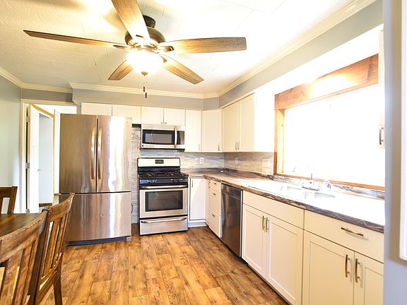 5th image of 1020 Hillcrest Ave