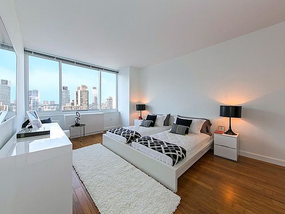 5th image of 160 W 62nd St APT 16A