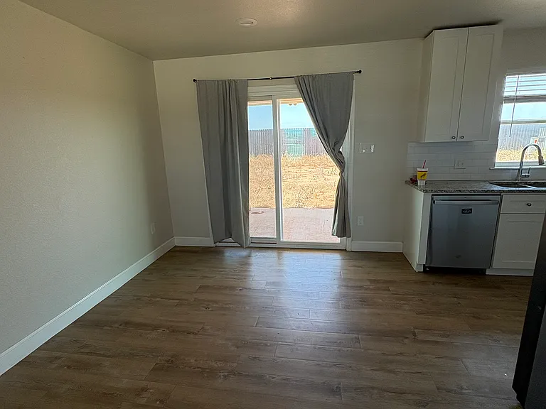 1842 Sweetwater Ln — Photo 3