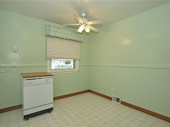 4th image of 29943 Phillips Ave