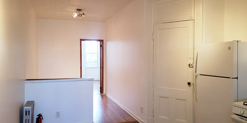 Rented by MCR Realty | media 4