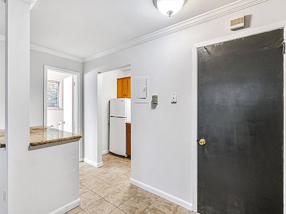 3rd image of 12 Sheridan Ave APT 8