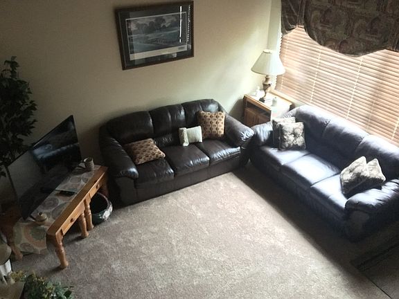 5th image of 153 Fox Run Blvd