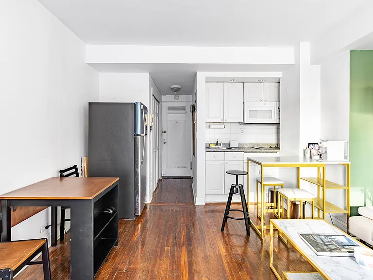 320 E 42nd St #1003 — Photo 10