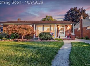 15226 Cook St, Southgate, MI 48195