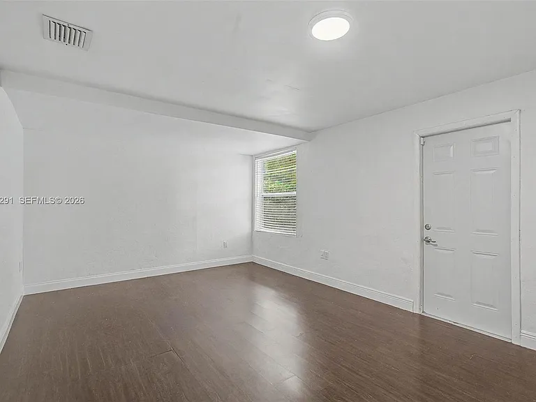 5917 SW 62nd Ter — Photo 8