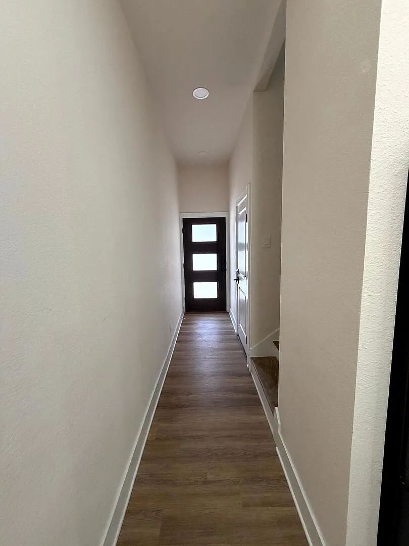 Van17110 — Photo 2