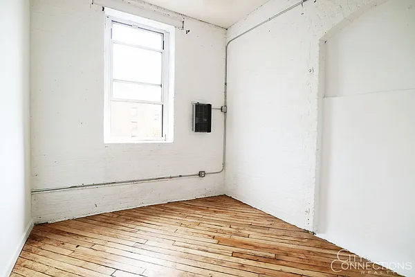 Rented by City Connections Realty | media 16