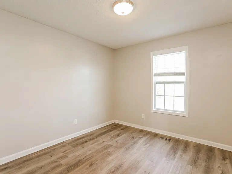 600 Sheffield Ct — Photo 13