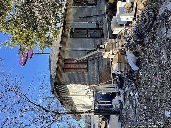 4th image of 515 W Theo Ave