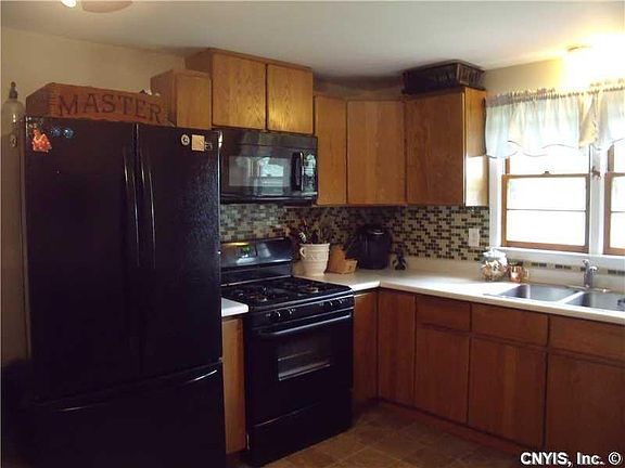 5th image of 137 W Dauenhauer St