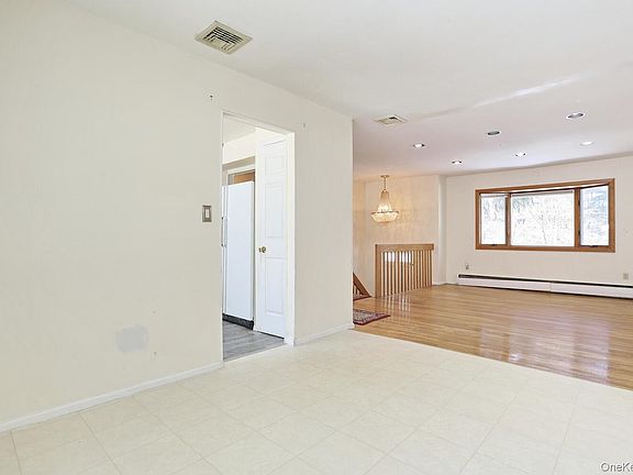 2nd image of 30 Bridle Road