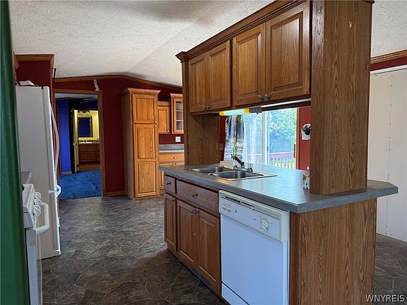 5th image of 1438 East Dr