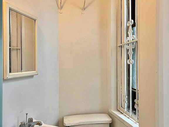 5th image of 52 Henry St #2FW