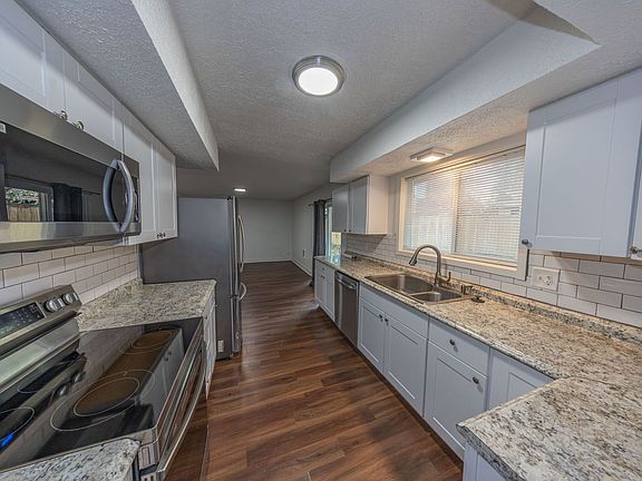 3rd image of 3205 NE Edelweiss Ave