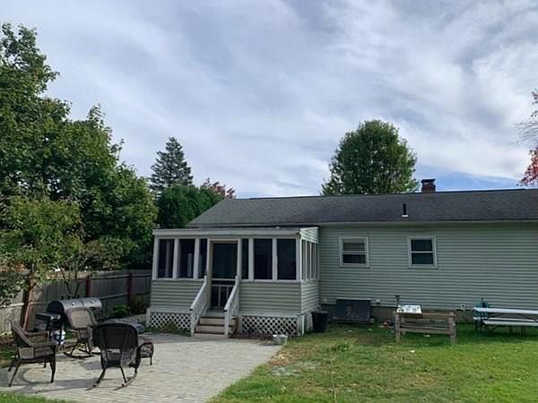 2nd image of 1018 Parker St