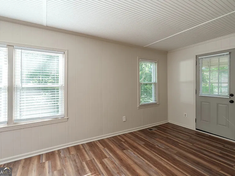 243 Boulevard #B — Photo 19