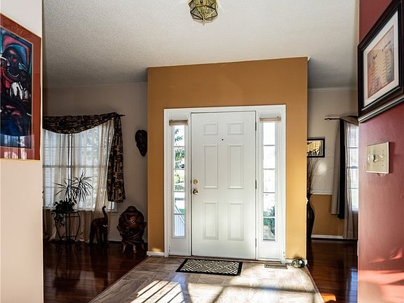 4th image of 8040 Redvine Ln