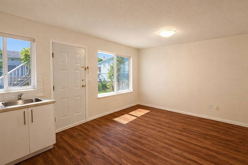 New Westminster House for rent - 3 Bedrooms — photo 6