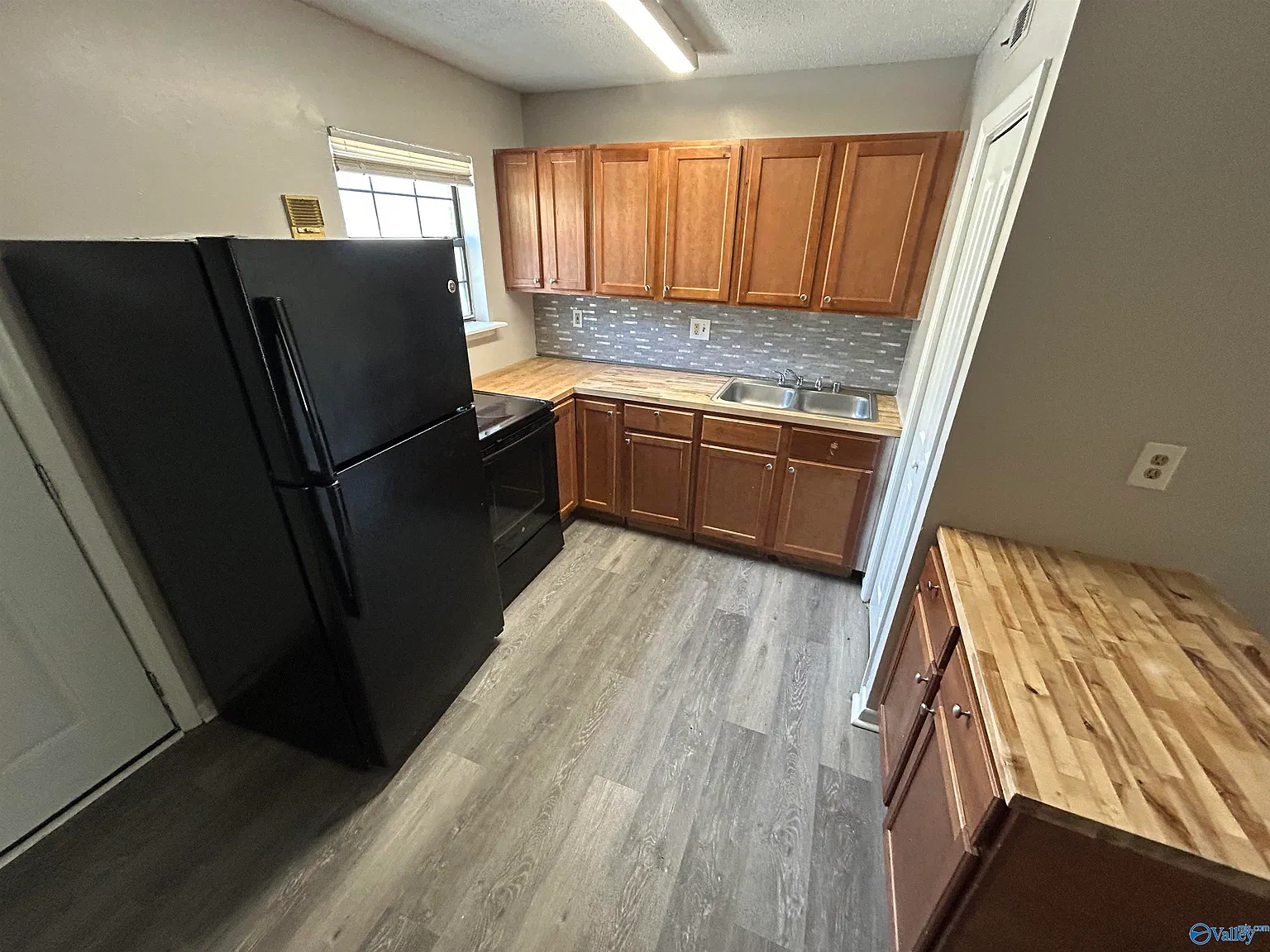 2 bed, 1.5 bath, 975 sqft, $900 — Photo 4