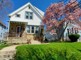 544 E Dover St #A, Milwaukee, WI 53207