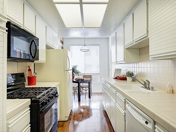 3rd image of 1164 Wellesley Ave APT 305