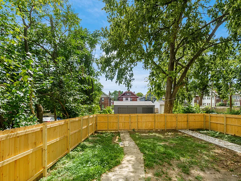 1671 Oak St — Photo 36