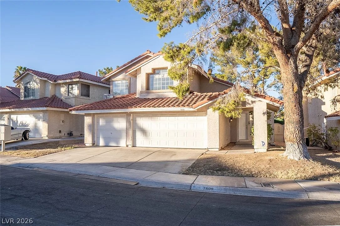 3 bed, 2.5 bath, 1950 sqft, $2,200 — Photo 1