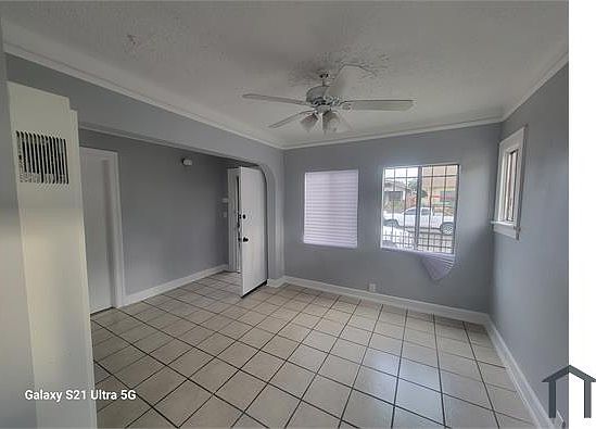 3rd image of 111 W 52nd Pl