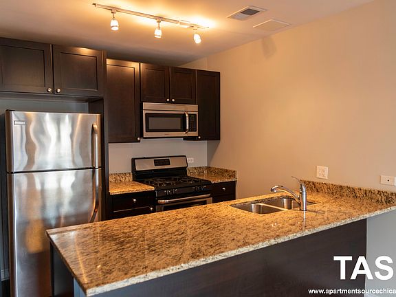 3rd image of 1464 S Michigan Ave APT 2303