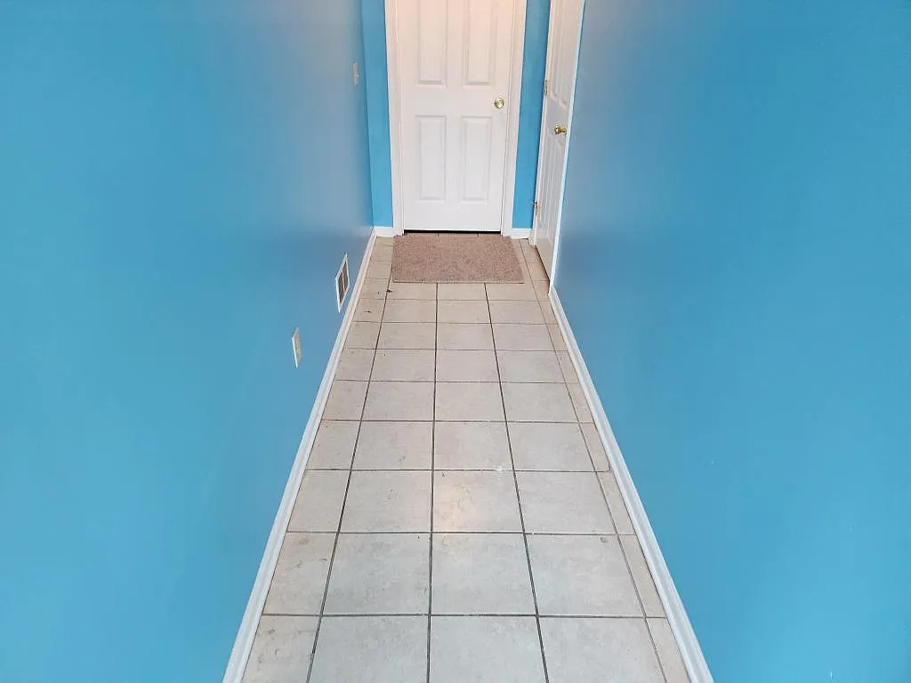 3 bed, 2.5 bath, 1600 sqft, $1,550 — Photo 3