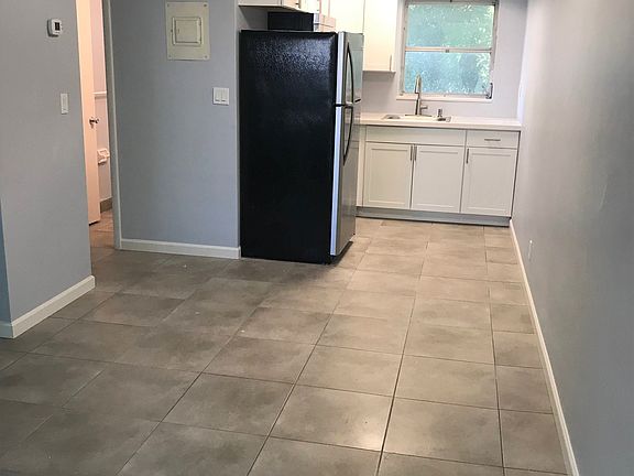 2nd image of 2616 NE 14th Ave APT 3