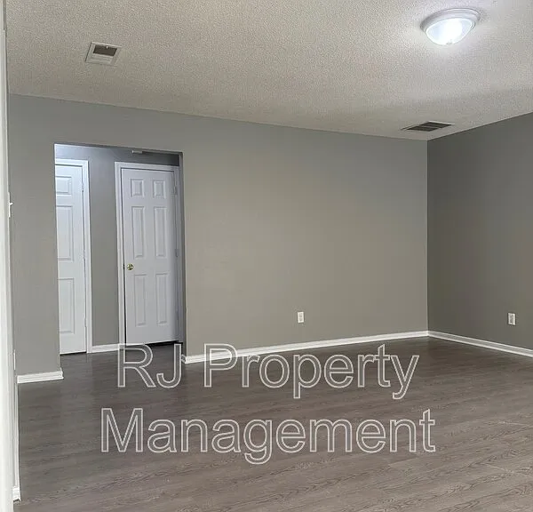 4817 Royal Run Dr — Photo 3
