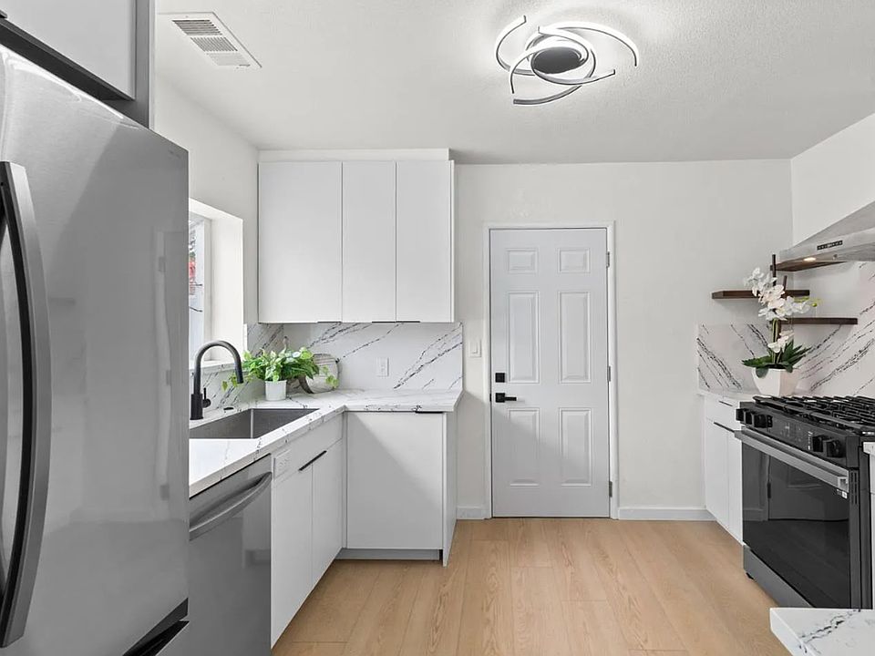 1st image of 1039 Inverness Dr #0
