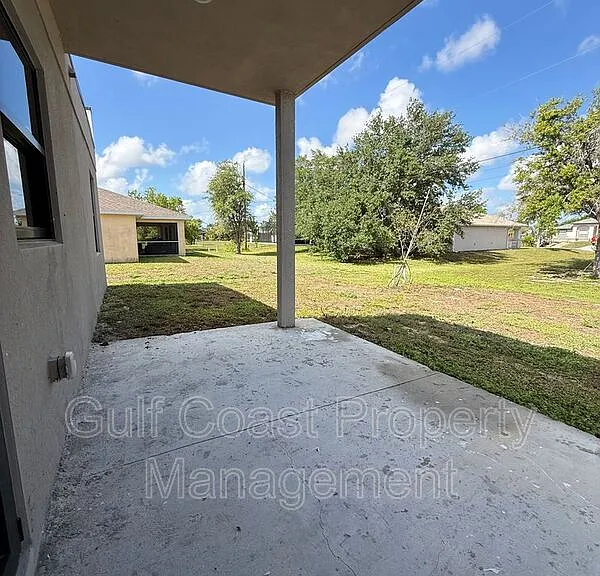 2216 NE 10th Pl — Photo 28