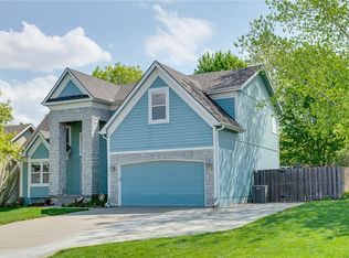1318 Chestnut Ln, Eudora, KS 66025