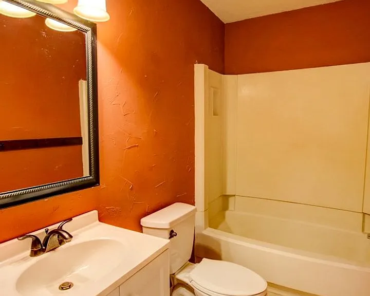 403 Earl Dr — Photo 10