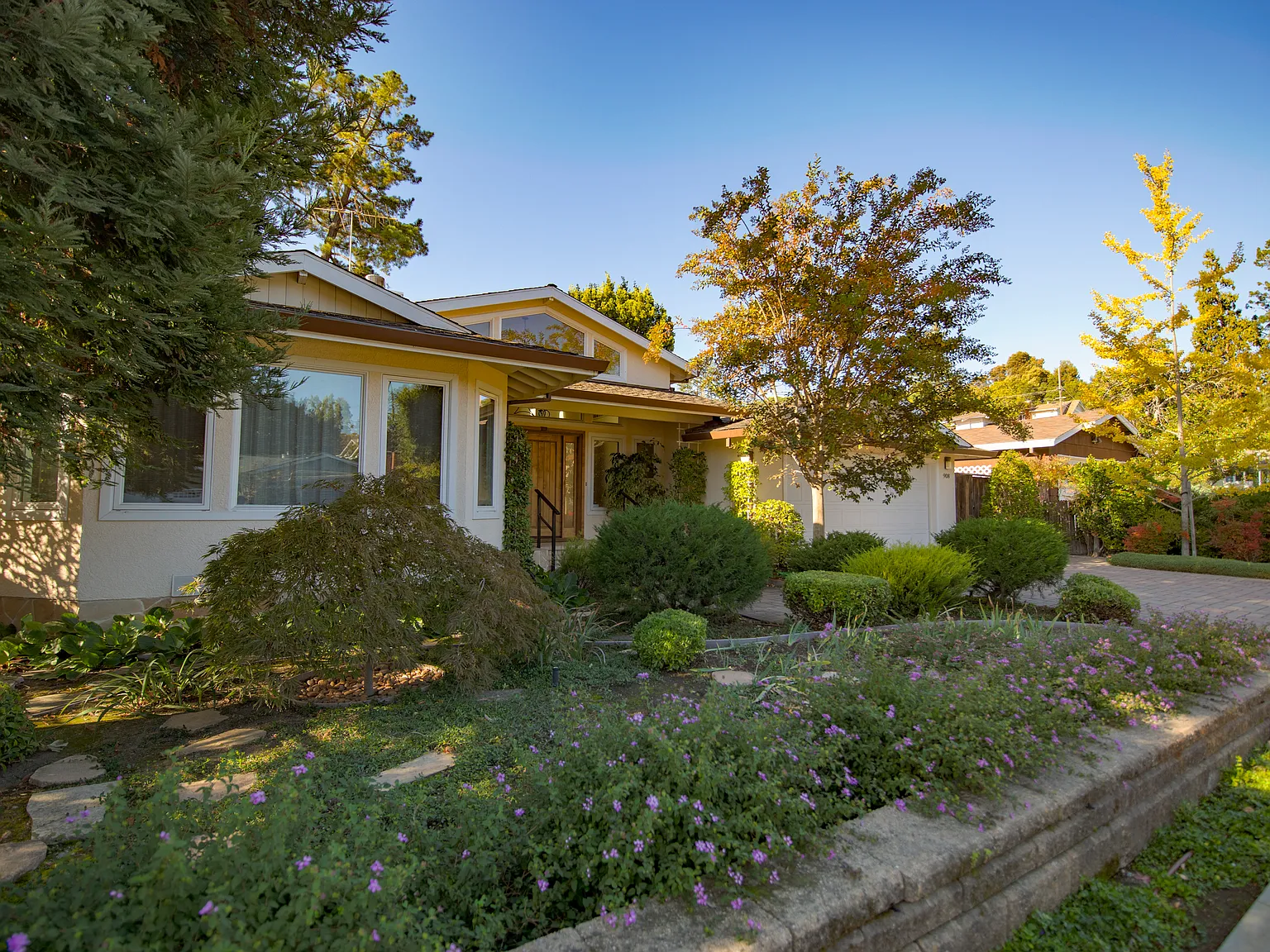 908 Glennan Dr — Photo 3