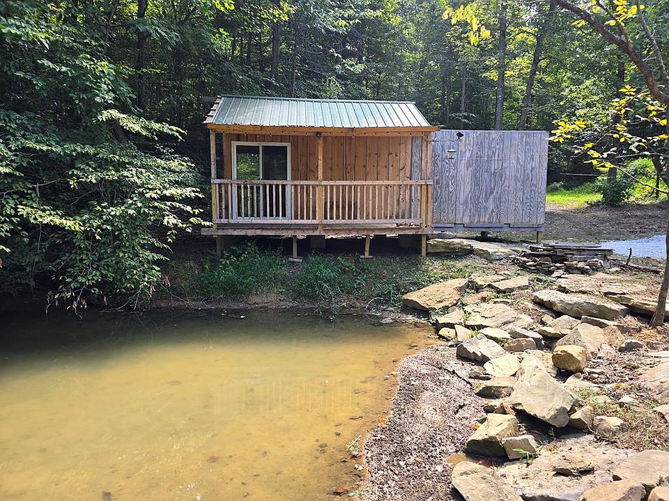 1st image of 462 Bear Hollow Ln