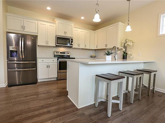 4th image of 5990 Redfield Dr #52