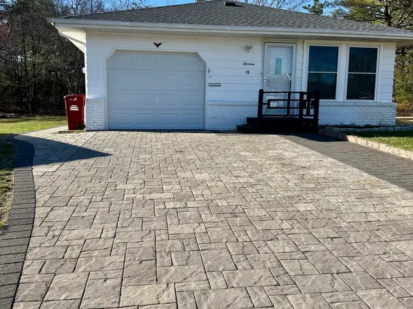 13 Saint Pierri Court, Toms River, NJ 08757