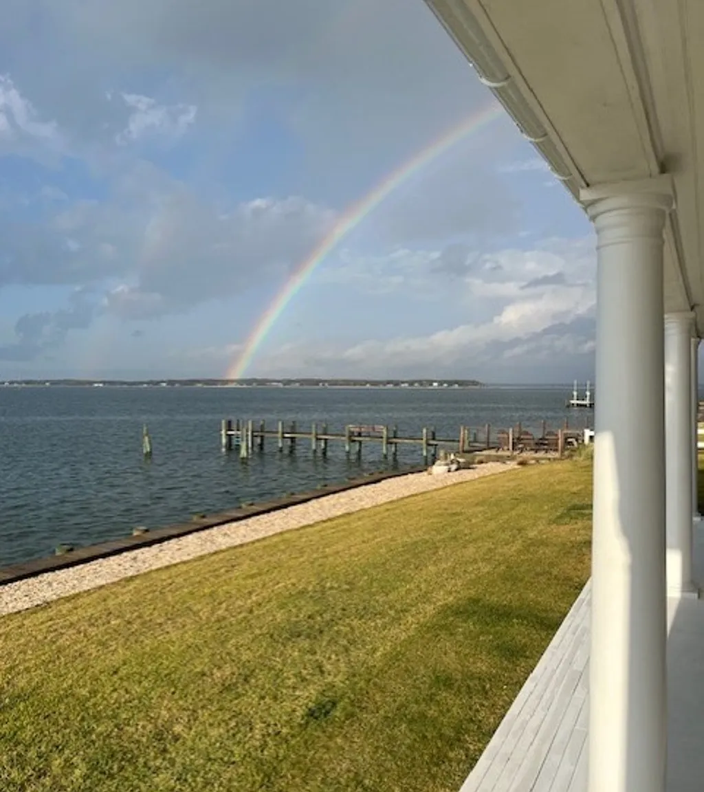 Shelter Island Beach Cottage on Peconic Bay — Photo 1