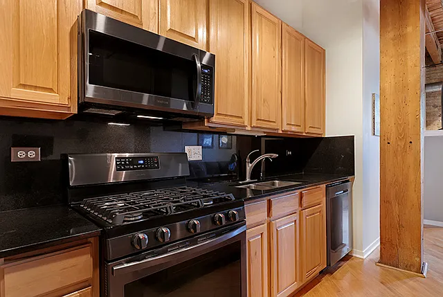 1740 N Maplewood Ave #104 — Photo 10