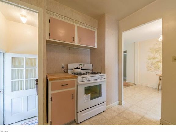 4th image of 426 E 272nd St