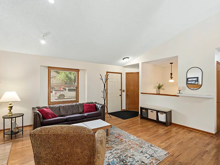 1702 Dora St — Photo 14
