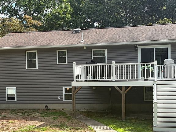 5th image of 370 Forest St